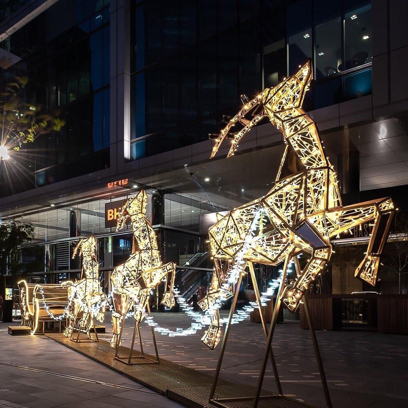 Weihnachtsmann und Rentier