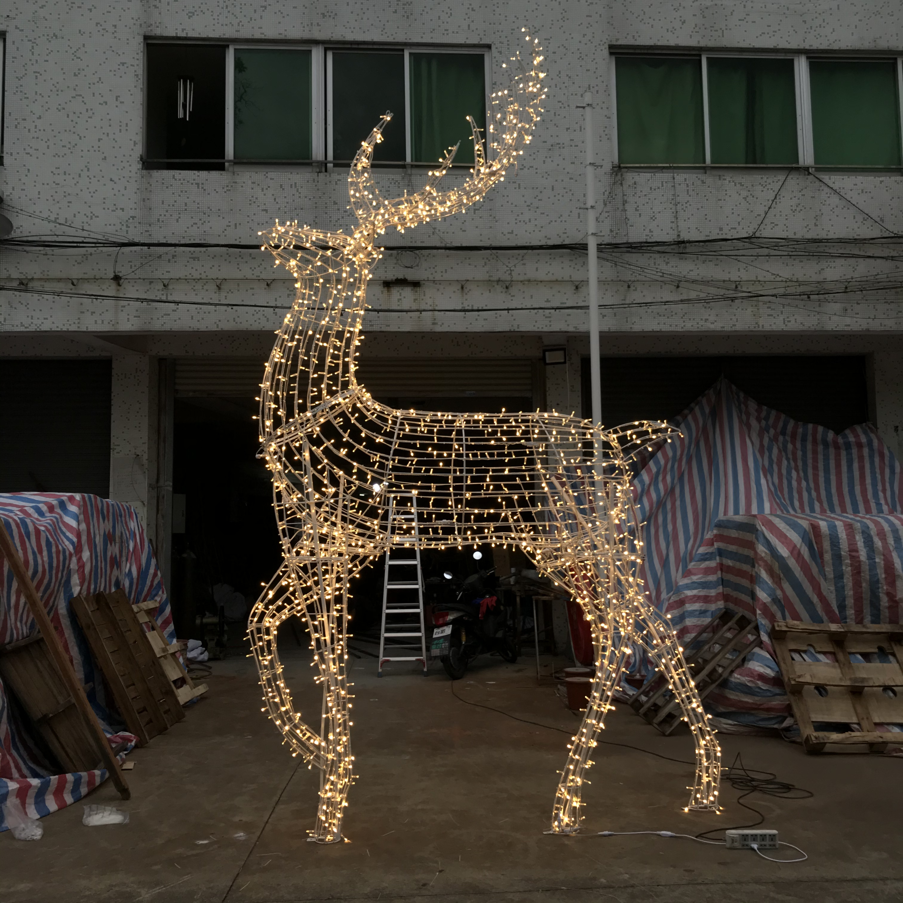 Großes 3D-LED-Licht mit Rentiermotiv für den Außenbereich, weihnachtlich, dekorativ, beleuchtetes Hirsch