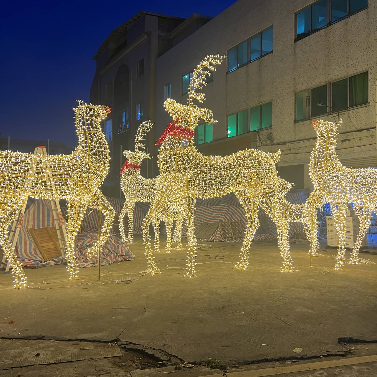 Großes 3D-LED-Licht mit Rentiermotiv für den Außenbereich, weihnachtlich, dekorativ, beleuchtetes Hirsch