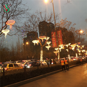 Animierte Weihnachts-Straßendekorationsleuchte, LED-Licht mit Sakura-Regenschirm-Motiv 